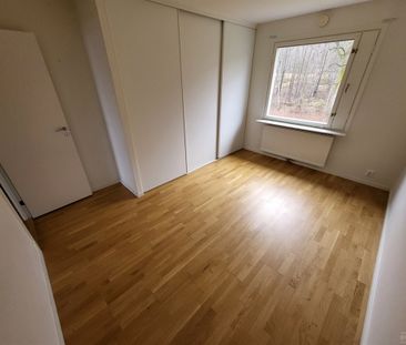 Karlslättsv 5 C - Photo 3