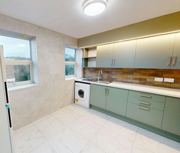 Flat to rent on - Photo 1