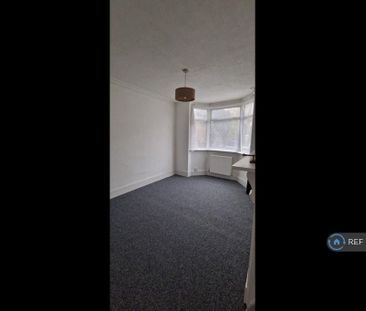 3 bedroom end of terrace house to rent - Photo 2