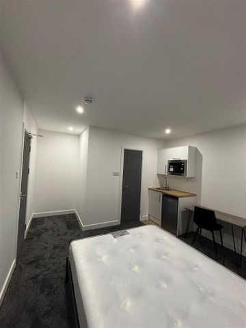 1 bedroom in a house share to rent - Photo 3