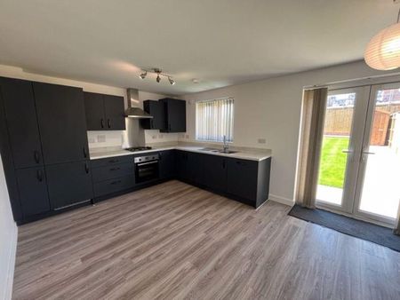 3 bedroom semi-detached house to rent - Photo 5