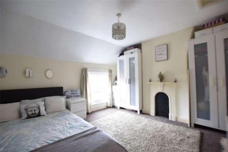 Oldbury Road, Tewkesbury, Gloucestershire, GL20 - Photo 2