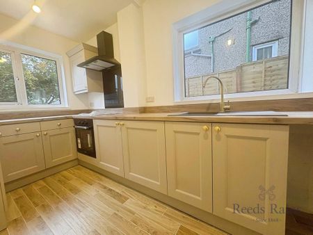 3 bedroom semi-detached house to rent - Photo 4