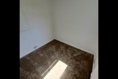 3 Bed Semi-Detached House, Trym Leaze, BS9 - Photo 5