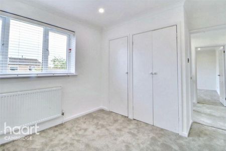 4 bedroom detached house to rent - Photo 2