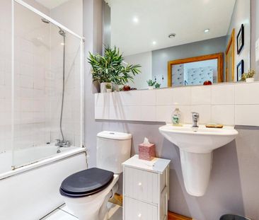 2 Bed Flat, Omega Works, E3 - Photo 6