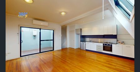 Warehouse Charm Meets City Convenience - Photo 2