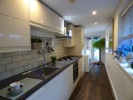 Alfred Road, Brentwood, CM14 - Photo 2