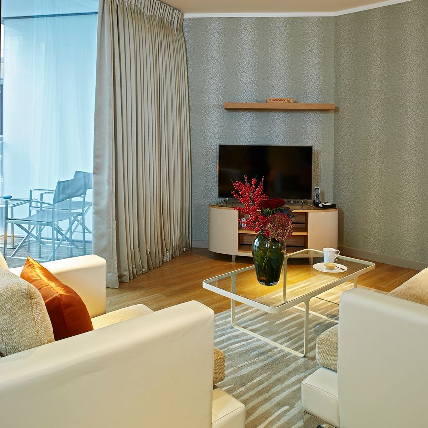 Luxury Open-Plan Apartment overlooking the River Thames in London, EC3R - Photo 1