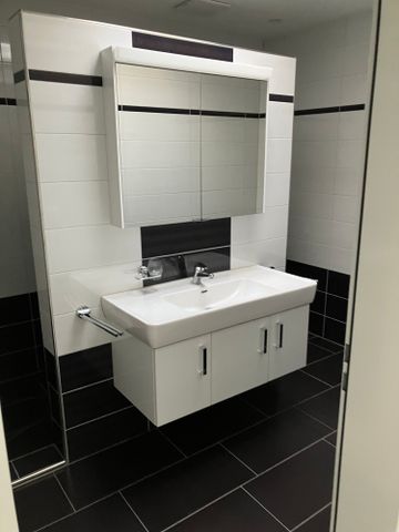 Grosszügige 7.5-Zimmer-Dachwohnung mit Panoramablick in Auw - Foto 5