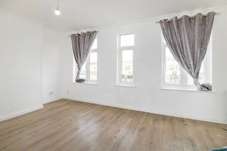 3 bedroom flat to rent - Photo 2