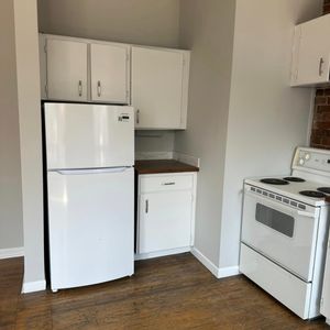 Bright 1 Bedroom in the Heart Of Leslieville - Photo 2