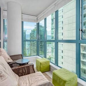 NW Corner Suite w/ Solarium at Prestigious Pointe Claire, Coal Harbour - Photo 2