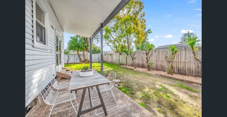 Charming fully furnished converted church inc lawn maintenance & water usage - Photo 5