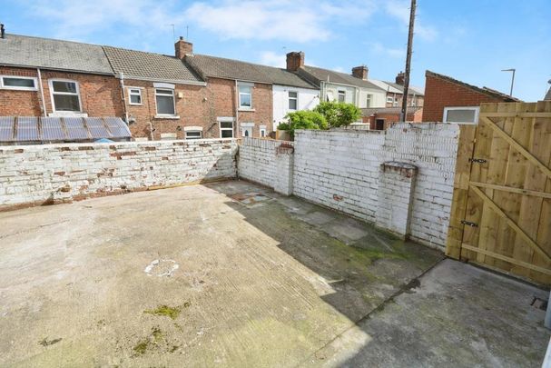 2 bedroom terraced house to rent - Photo 1