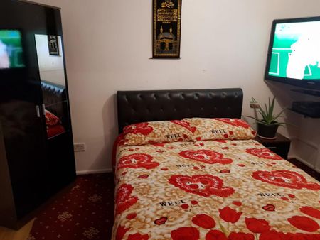 4 bedroom terraced house to rent - Photo 4