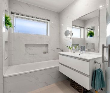 Spacious Quiet Living Plus Sea Views & Sun! - Photo 1