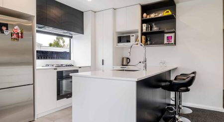 Townhouse on Victoria Ave! - Photo 2