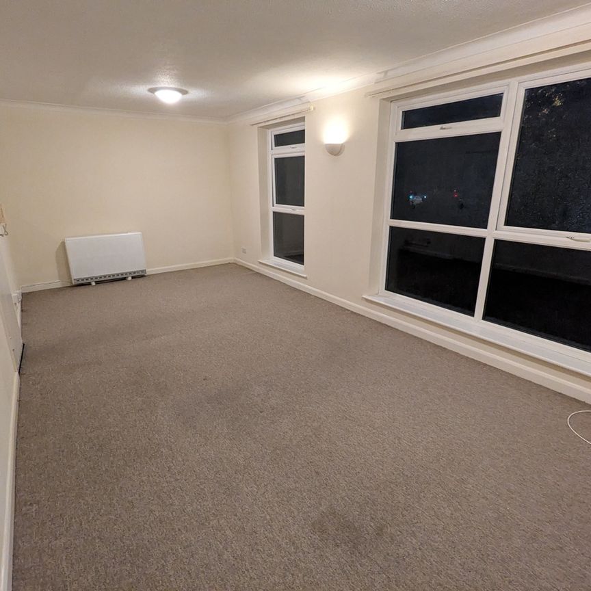 2 Bed Flat, Avenue Court, SO17 - Photo 1