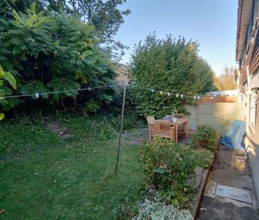2 Bed Maisonette, Luscombe Close, RG4 - Photo 2