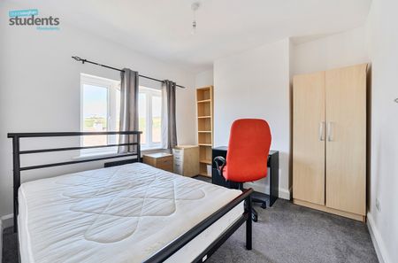 4 bedroom semi-detached house to rent - Photo 2