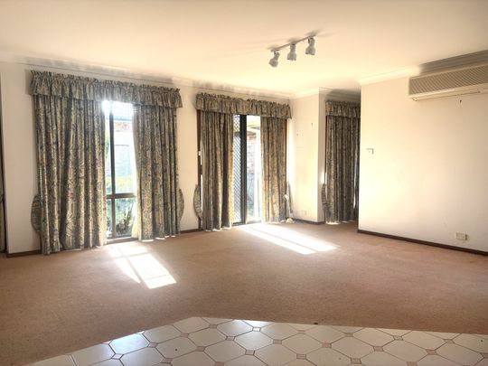 Comfortable Spacious Home - Photo 1