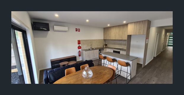 Modern Fully Furnished Rooms with Private Ensuites – All Bills Included – 7-Star Energy Home in Werribee - Photo 1