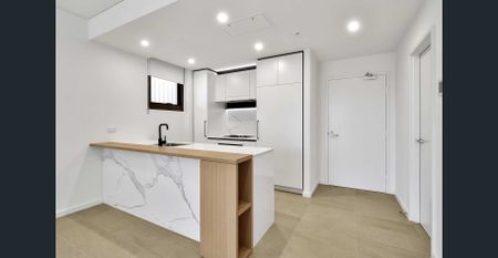 Spacious Apartment | Tiled | Large Winter Garden - Photo 5