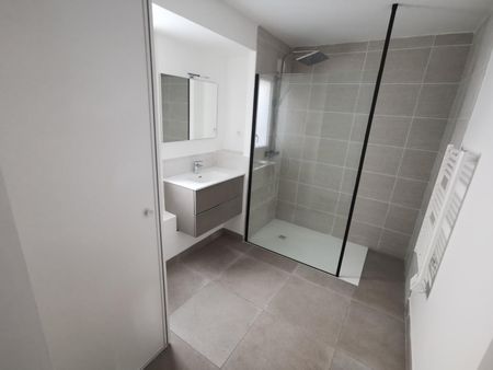 « VILLENEUVE LES AVIGNON - APPARTEMENT T3 69.96 M² AVEC TERRASSE ET PARKING » - Photo 5