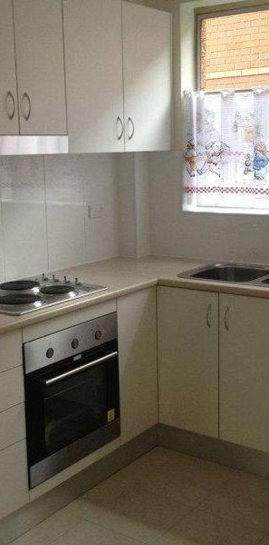 Light Filled 2 bedroom Unit - Photo 1