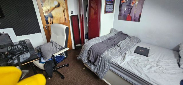 6 Bed - 69 Headingley Avenue, Headingley, Leeds - LS6 3ER - Student - Photo 1