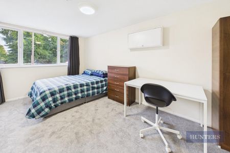 5 bedroom House To Let - Photo 5