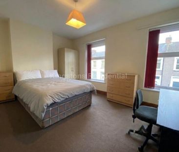 4 bedroom terraced house to rent - Photo 5
