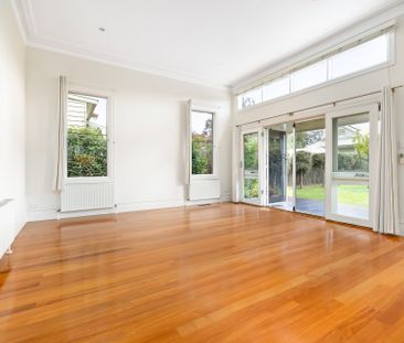 Light And Bright Victorian Beauty - Photo 2