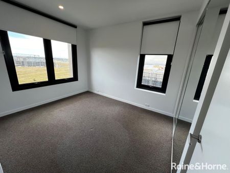 Splendid 2Br Top Floor Lancaster Apartment in Williams Landing! - Photo 4