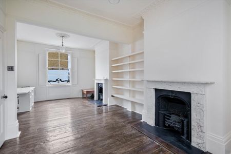 An elegant period home in the heart of the Arlington Conservation Area. - Photo 3