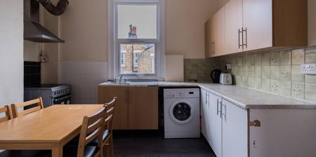 4 bedroom maisonette for rent - Photo 2