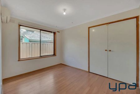 “Perfect Family Living in a Peaceful Court Location !!” - Photo 5