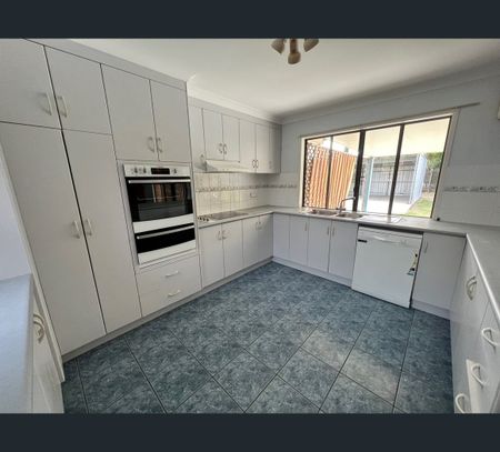 5 Kierra Drive, Andergrove, Qld 4740 - Photo 5