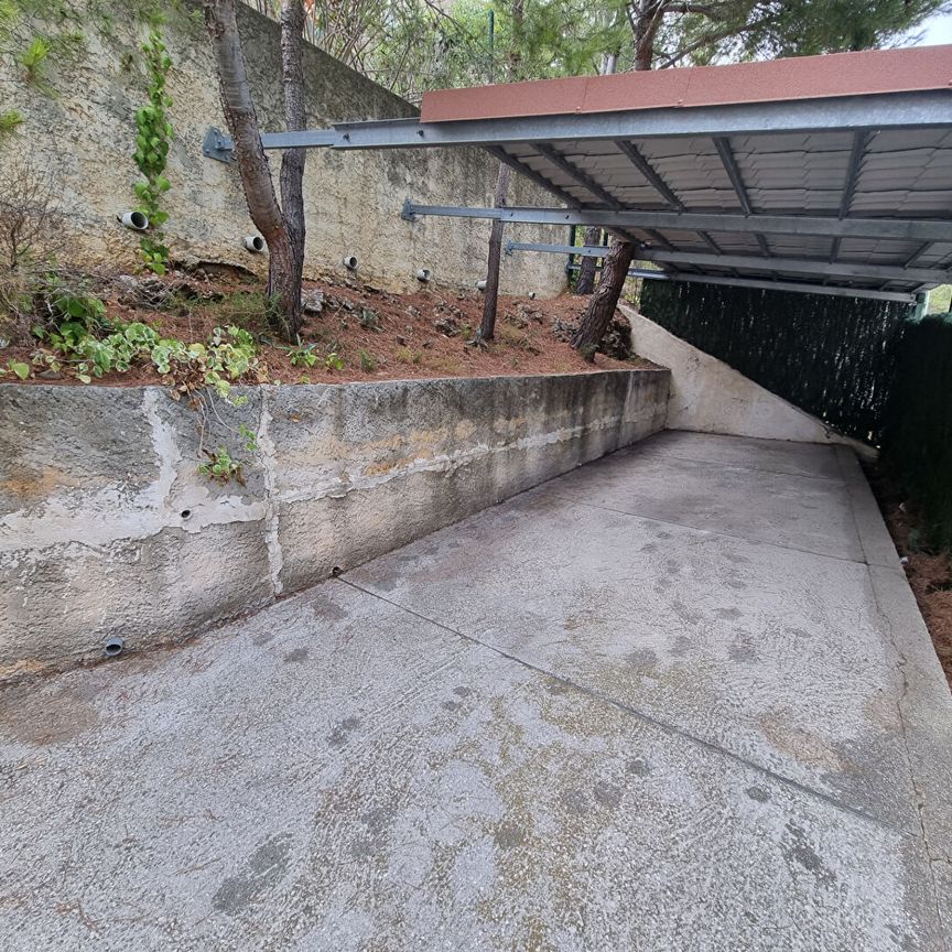 Martigues FERRIERES rare à la location appartement avec terrasse et jardin, 2 parking dans le jardin et un garage privatif, - Photo 1
