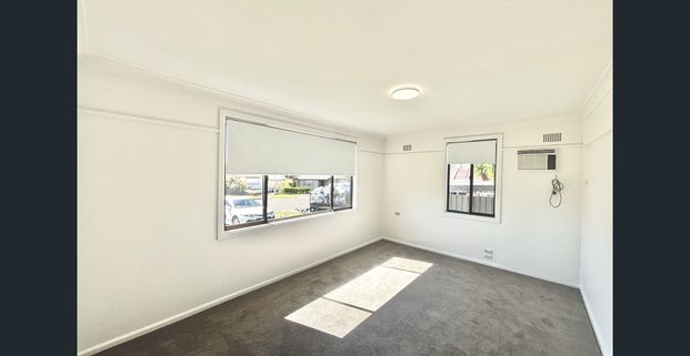 NEWLY RENOVATED JEM! - Photo 1