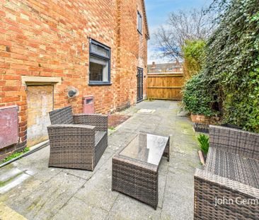 2 bedroom apartment to let - Photo 2