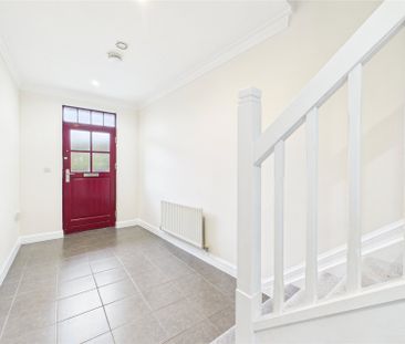 4 bedroom House in Wyatt Crescent, Reading - Photo 5