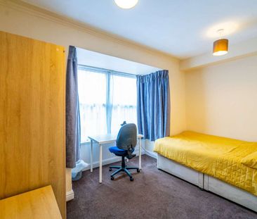 4 bed shared student property near the University of York Bedroom 2 - Photo 1