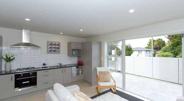 Sunny 3-bedroom townhouse for rent!! - Photo 1