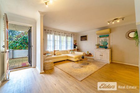 Charming home with a Pool *Chemicals are at tenants expense* - Photo 5