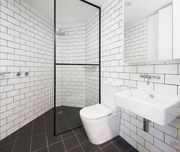 Stylish One-Bedroom Apartment in Kingston Foreshore - Photo 4