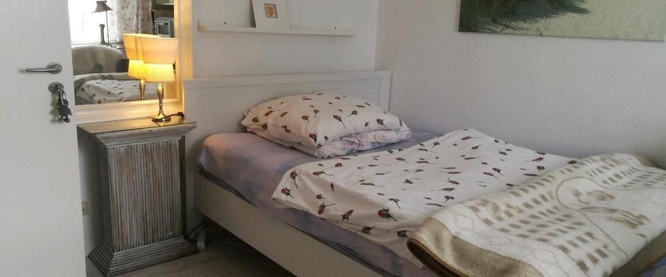 ab sofort schön möbliertes WG Zimmer in schwanheim - Foto 1