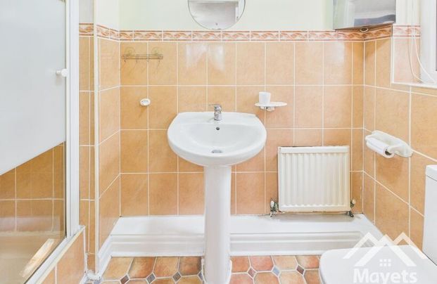 Royal Oak Avenue, Blackburn. Lancs. BB1 8QD - Photo 1