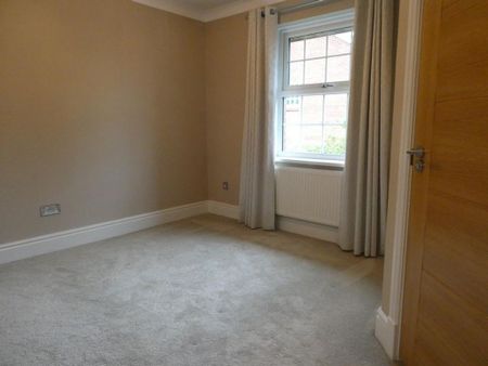 2 bedroom mews to rent - Photo 5